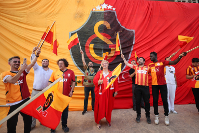 Galatasaray'ın 25. şampiyonluğu Senegal'de coşkuyla kutlandı