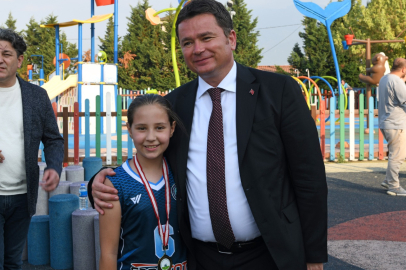 Osmangazi’de kız çocuklarına özel mini voleybol şenliği