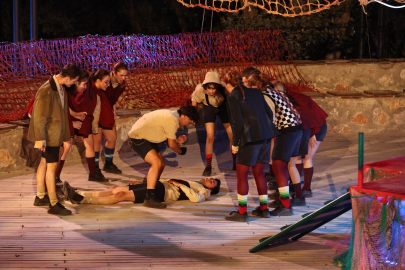 'Sineklerin Tanrısı' prömiyerini yaptı