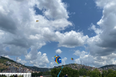 Uçurtmalar babalar için havalandı