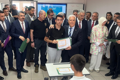 Bursa’da karne günü: 2 bin okulda 656 bin öğrenci tatile girdi