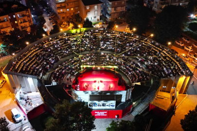 İnegöl Belediyesi Halk Dansları Topluluğu'ndan muhteşem kutlama