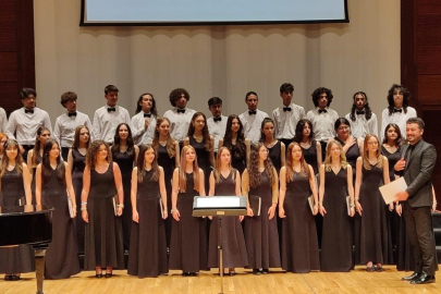 Zeki Müren GSL Korosu İzmir'de uluslararası başarıya imza attı