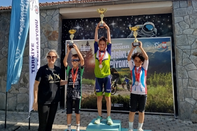 Akhisarlı bisikletçiler Bursa'da göz doldurdu