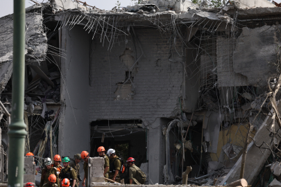 İran: İsrail'e 40 füze fırlatıldı