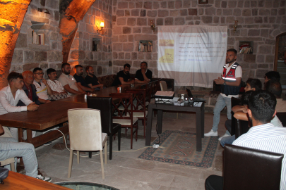 Jandarma gençleri uyuşturucuya karşı bilgilendirdi