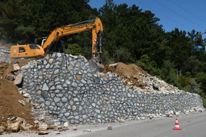 Osmangazi’den kaçak yapıya darbe: Taş duvar yerle bir edildi