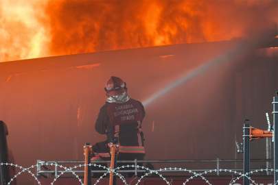 Traktör bayisinin deposunda yangın