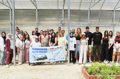 Avrupalı öğrenciler Osmangazi’de fide dikti