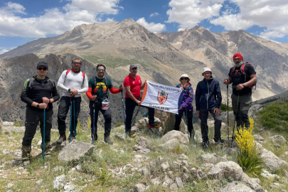 İnegöllü dağcılardan Aladağlar’da çifte zirve zaferi