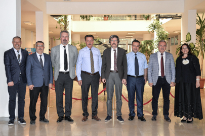 Devlet Konservatuvarında bayrak değişimi