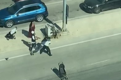 Bursa'da dilencilerin kavşakta mıntıka kavgası...Cezaları kesildi