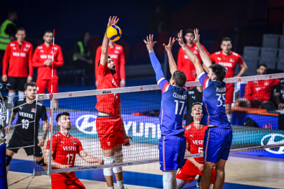 A Milli Erkek Voleybol Takımı, Fransa'ya mağlup oldu