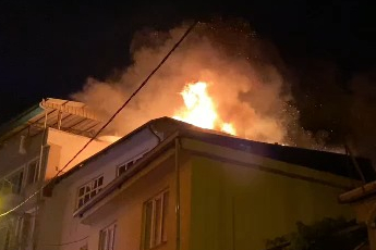 Bursa'da oto tamirhanesinde yangın