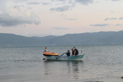 İznik Gölü'nde mahsur kalan turist jandarma tarafından kurtarıldı