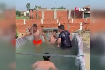 Bursa’da çocuklar mobil havuzla yazın tadını çıkardı