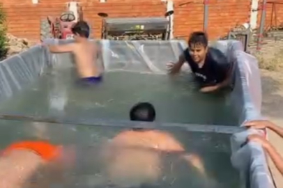 Bursa’da çocuklar mobil havuzla yazın tadını çıkardı