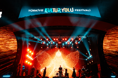 Haluk Levent Bursa Kültür Yolu’nda binlerce hayranıyla buluştu