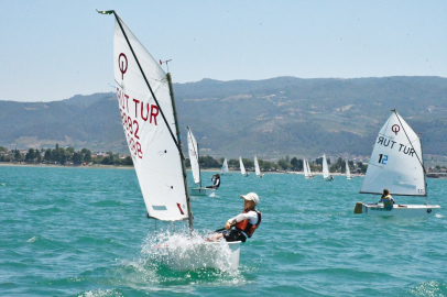 İznik Gölü'nde görsel şölen: 104 sporcu kıyasıya yarıştı