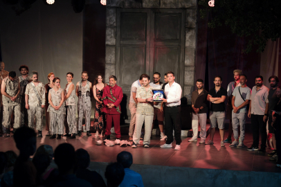 Bursa Şehir Tiyatrosu’ndan Antigone ile prömiyer