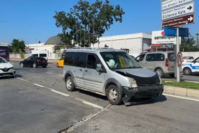 Hafif ticari araç otomobille çarpıştı: 1 yaralı