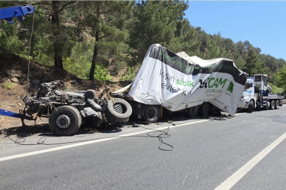 Zincirleme TIR kazası: 1 ölü, 2 yaralı