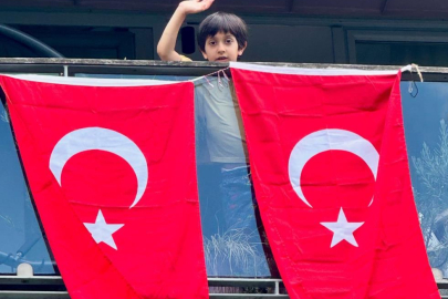 Cumhurbaşkanı Erdoğan'ın bayrak çağrısına İstanbul'dan yanıt