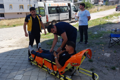 Motosiklet ile hasta servis minibüsü çarpıştı: 1 yaralı