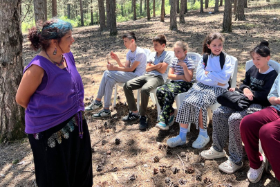 Osmangazi'de 'Gezici Kütüphane' çocukları masallar ile buluşturdu