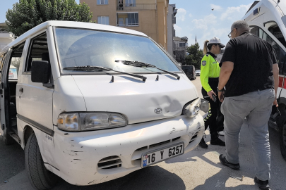 Bursa'da minibüsle çarpışan motosiklette 2 çocuk yaralandı