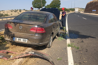 Otomobil refüje çarptı: 2 yaralı