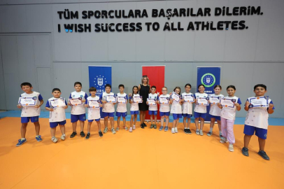 Bursa'da Yaz Spor Okulları'nda çocuklar sertifikalarına kavuştu