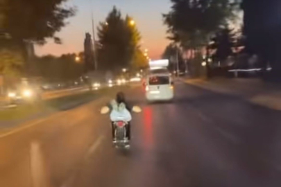 Bursa’da motosiklet üzerinde tehlikeli şov: Yola uzanarak gitti