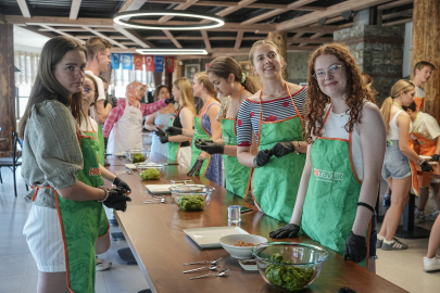 Yabancı gençler Gürsu’da kurabiye yaptı, Türk kültürünü deneyimledi