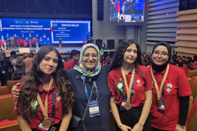 Ahmet Erdem Anadolu Lisesi’nden büyük başarı!