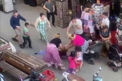 Kadınlar arasında çıkan yumruklu kavga kameraya yansıdı