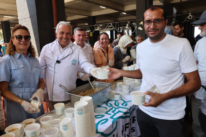 Başkan Şadi Özdemir’den aşure ikramı ve pazar ziyareti