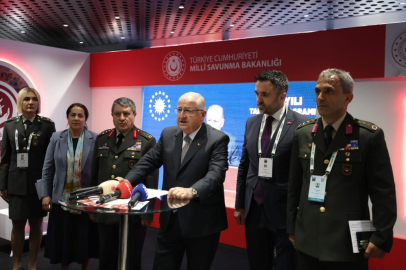 Bakan Güler'den, IDEF'te kurulan ‘2025 Aile Yılı' standına ziyaret