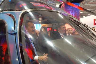 Cumhurbaşkanı Yardımcısı Cevdet Yılmaz IDEF 2025 fuarını ziyaret etti