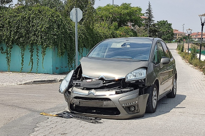 İki otomobil çarpıştı: 1 yaralı