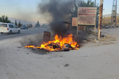 Alev alan kuru otlar söndürüldü