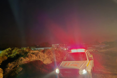 2 bin 200 balya saman yanarak, kül oldu