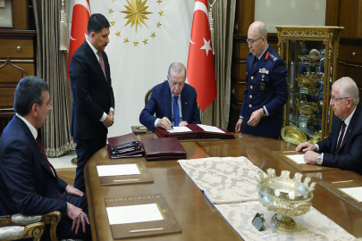 Cumhurbaşkanı Erdoğan imzaladı: İşte YAŞ kararları