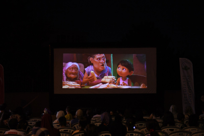 Osmangazi’de yaz akşamları açık hava sinemasıyla şenleniyor