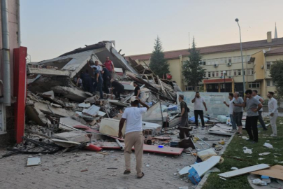 Balıkesir Sındırgı'da 6.1'lik deprem! Ciddi hasar gören yapılar var