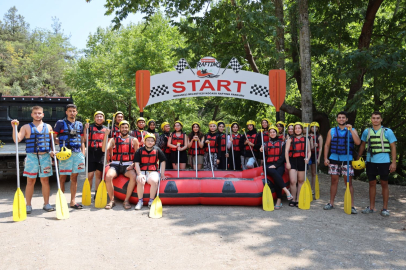 Bursa’da gençler Kocasu Çayı’nda rafting heyecanı yaşadı