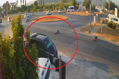 Kırmızı ışık ihlali yapan tur aracı motosiklete çarptı: 1 ölü