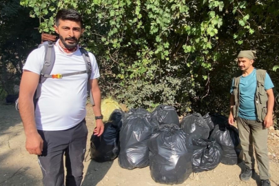 Doğaseverlerden piknikçilere tepki:13 torba çöp toplandı