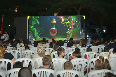 Bursa’da çocuklara çizgi filmli yaz akşamı