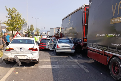 Bursa'da zincirleme trafik kazası: Fren yerine gaza bastı